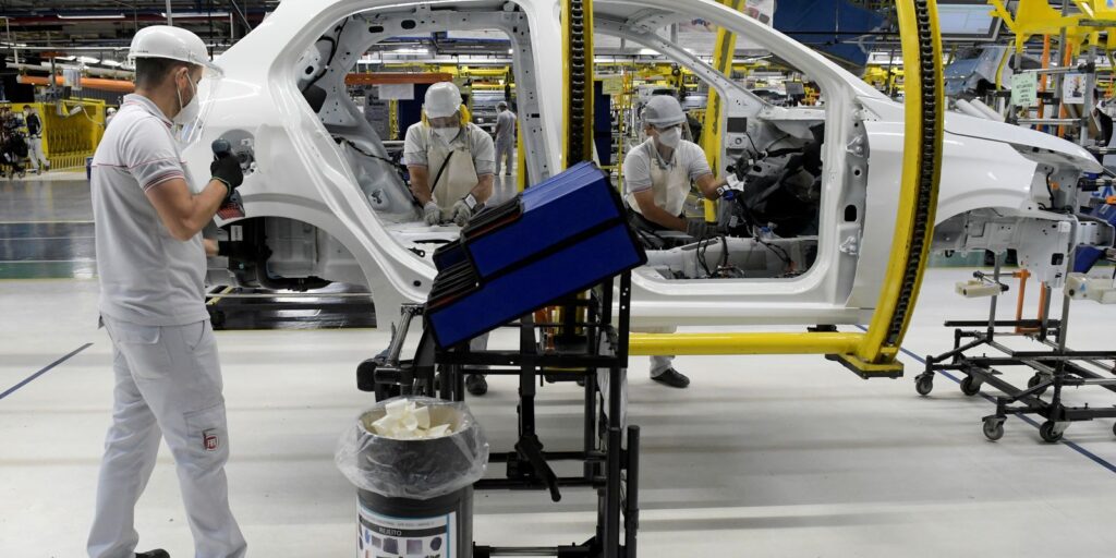 industria-fecha-2025-com-alta-de-0,6%,-pressionada-pelos-juros-altos