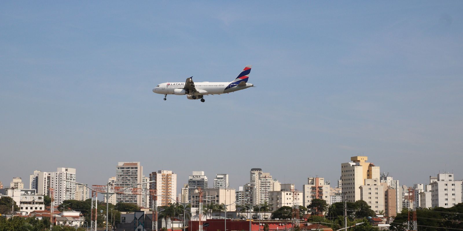 cade-investiga-possivel-alinhamento-de-precos-entre-latam-e-gol