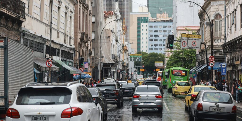 rio:-maioria-dos-carros-roubados-esta-em-areas-controladas-pelo-crime