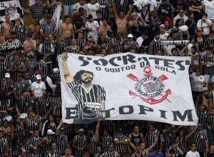 socrates,-idolo-do-corinthians-e-da-selecao,-recebe-honraria-na-alesp