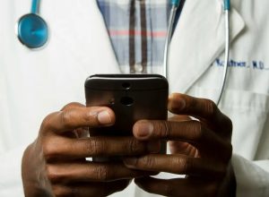 enamed-sera-requisito-para-exercicio-da-medicina-no-brasil